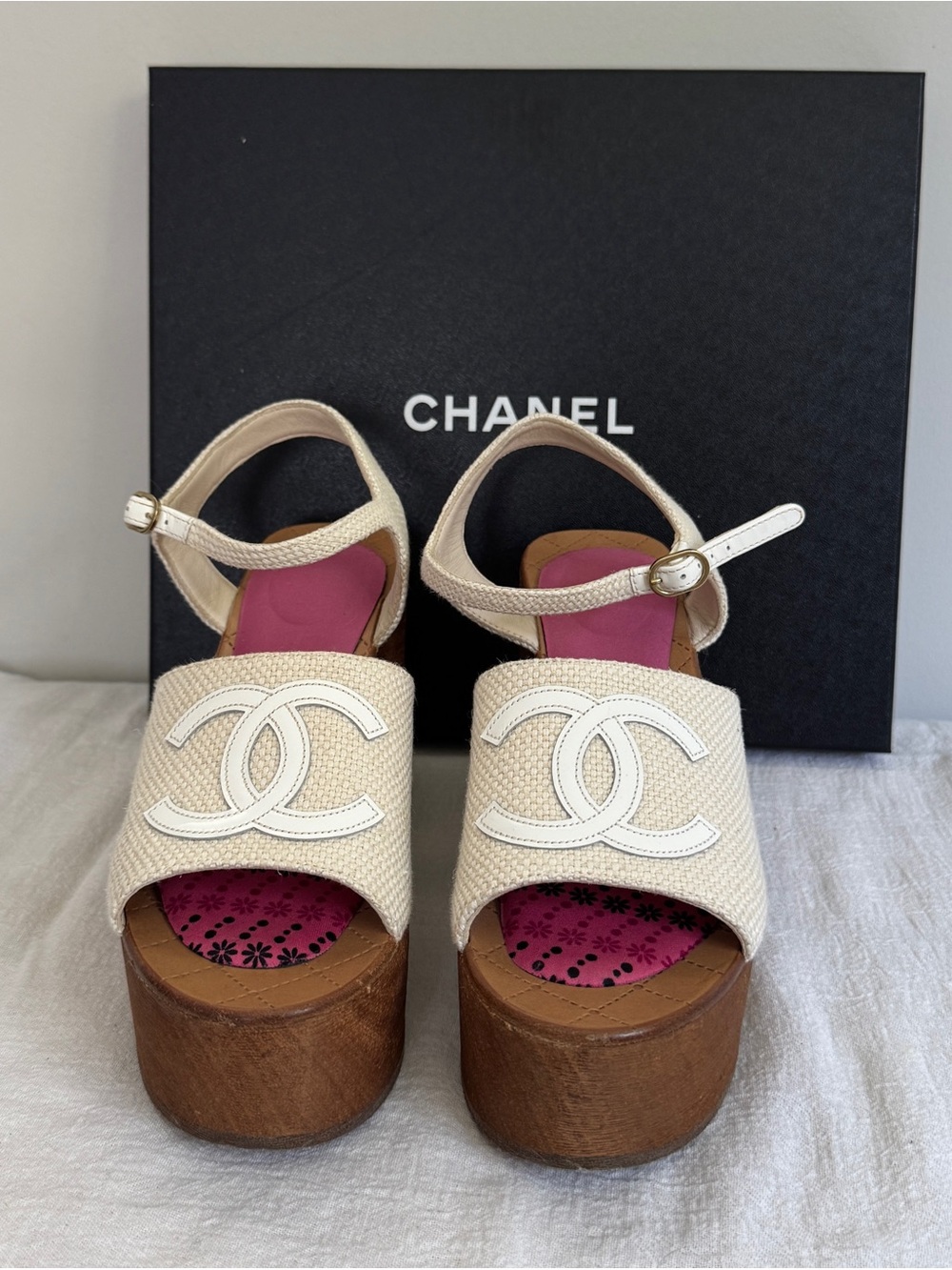 CHANEL Cream Platform Sandals with Pink Insole and Wood-Look Sole